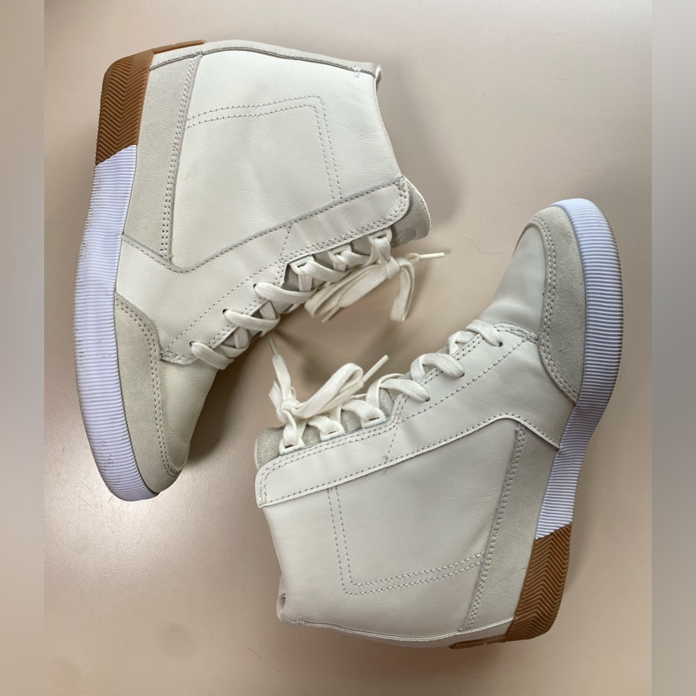 Sorel | Size 9.5 Sea‎ Salt Out n About White Pull-on Wedges